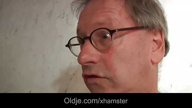 Hochbeinige Brünette Jelena Jenson in einem free oma anal Ed Fox Artsy Film!