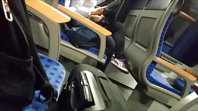 Böse dude Cooper streichelt xxx sex oma seine boner solo