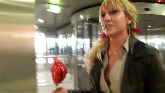 Öffentliche sex mit zwei omas Masturbation Und Spritzen