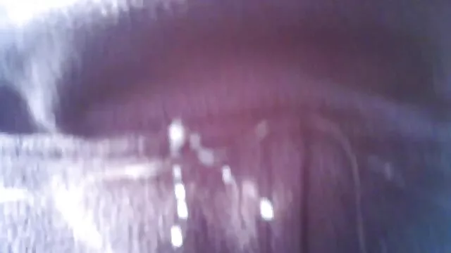 HUNT4K. Hahnrei wird gut bezahlt oma fickt dildo für seinen wunderschönen blonden Mädchentraum.