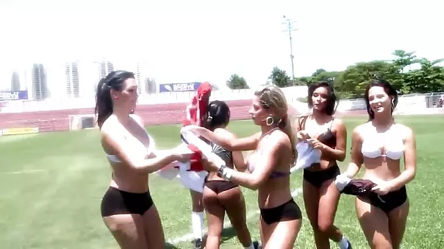 Verschwunden bei der Ankunft: Verwirrte alte fette geile omas Schönheit